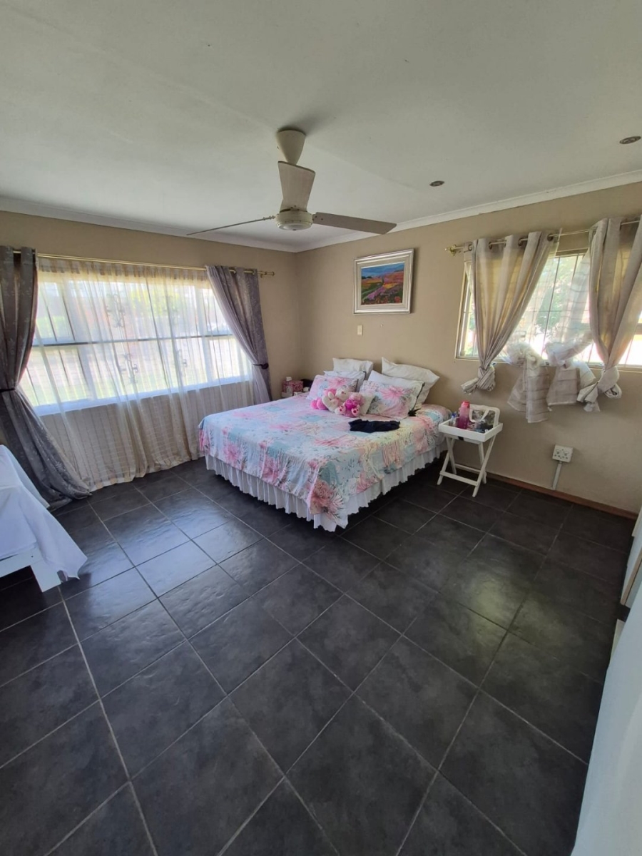 5 Bedroom Property for Sale in Haven Hills Eastern Cape